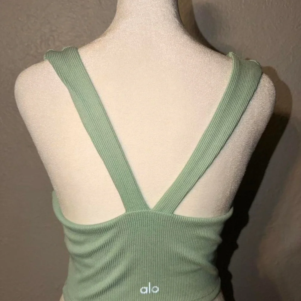 Alo Ribbed Seamless V-Neck Cropped Tank‎ Top Green Teal Color Size Small